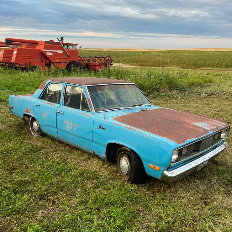 1972 Plymouth Valient￼, slant six engine and manual transmission, glass is good, leaf springs, been sitting for a long time.