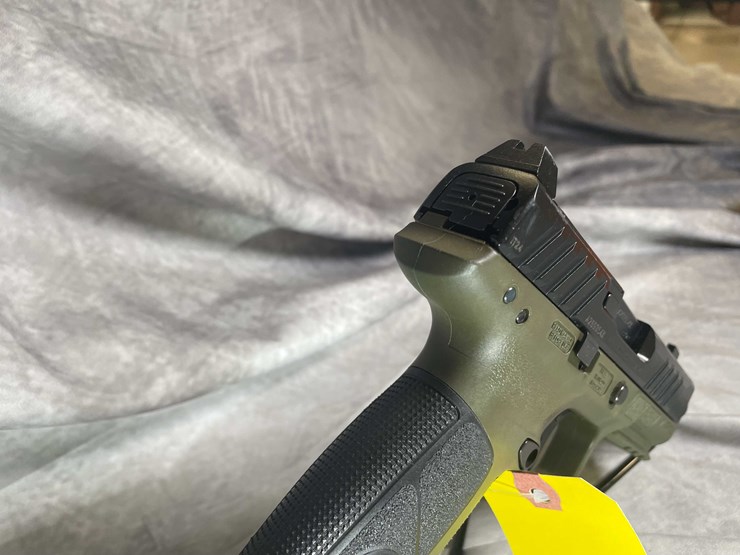 #4556-•-beretta-apx-a1-9mm-luger-pistol,-sn:-a269954x-image-7