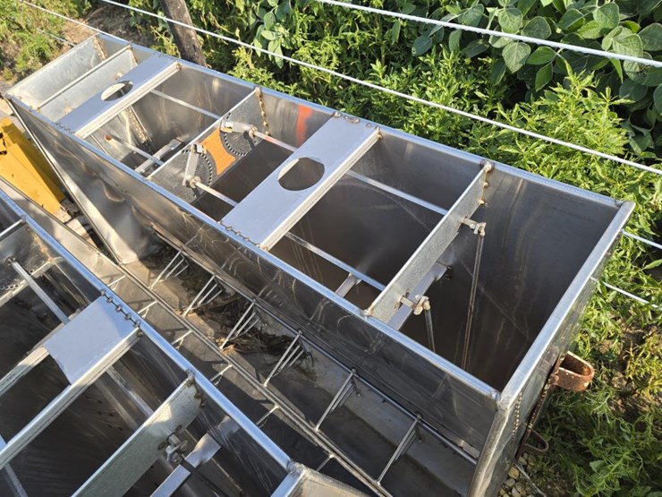 #3865-•-(3)-smidley-stainless-steel-feeders-image-11