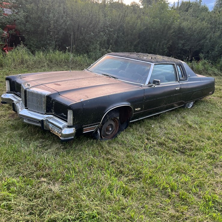 1978 Chrysler New Yorker 2 door car, engine disassembled, glass is good, leaf springs
