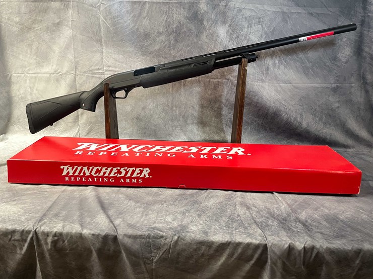 #4612-•-winchester-model-4612-12-ga.-pump-action-shotgun,-sn:-tr6022-051946sp-image-1