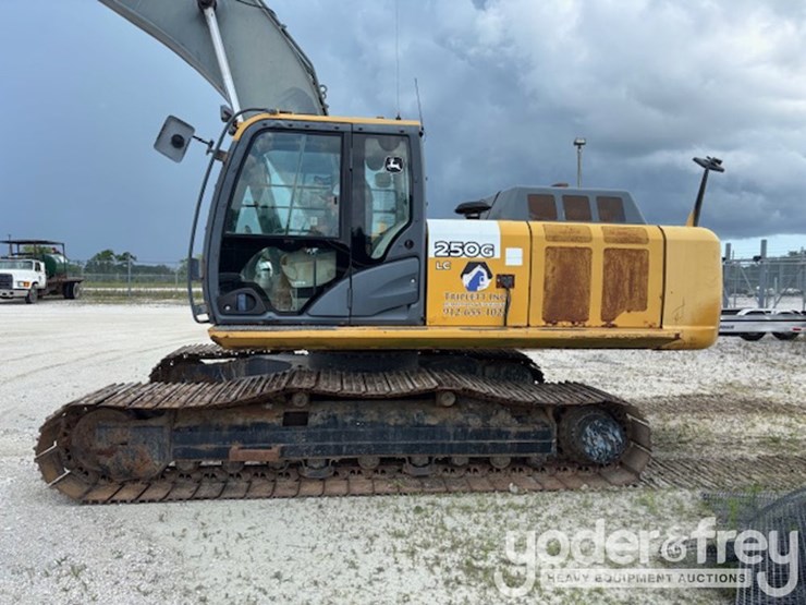 2011-deere-250g-lc-image-6