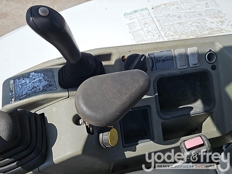 2017-bobcat-e32-image-32