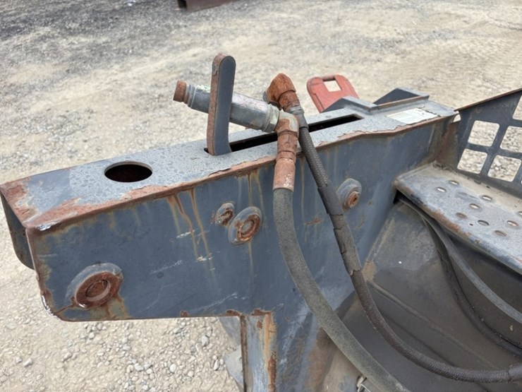 bobcat-811-backhoe-attachment-image-17