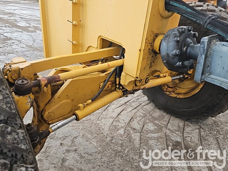 2014-deere-770g-image-18