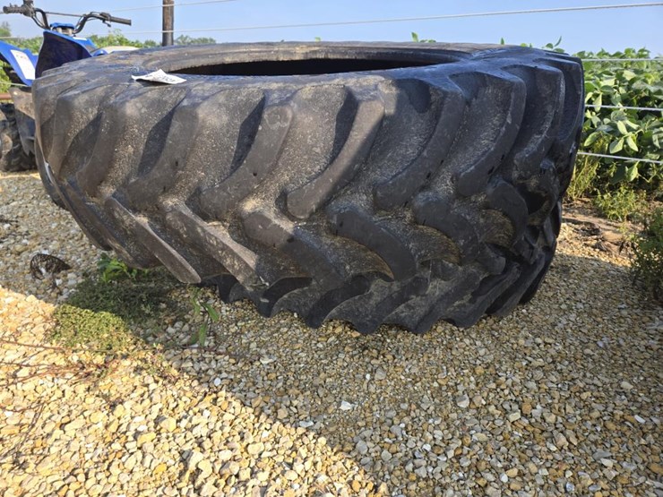 #3869-•-(2)-308/85r34-tractor-tires-image-4