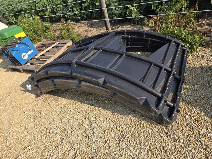 #3862-•-bale-feeder-cover-image-5