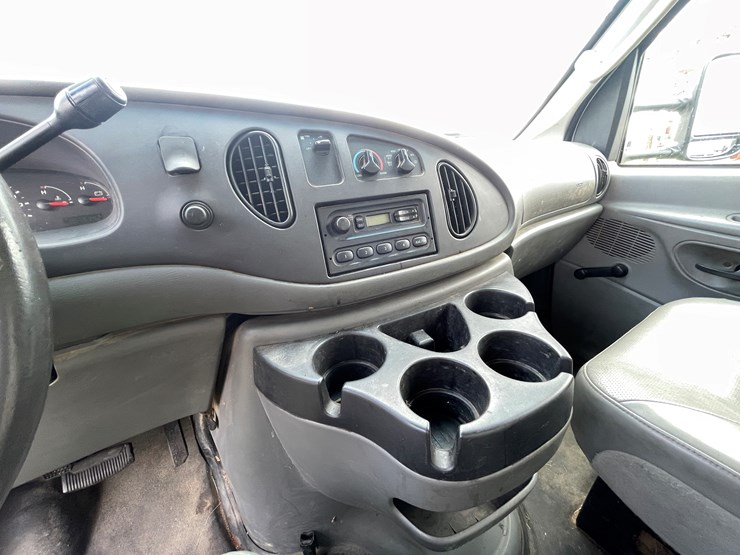 2007-ford-e350-image-23