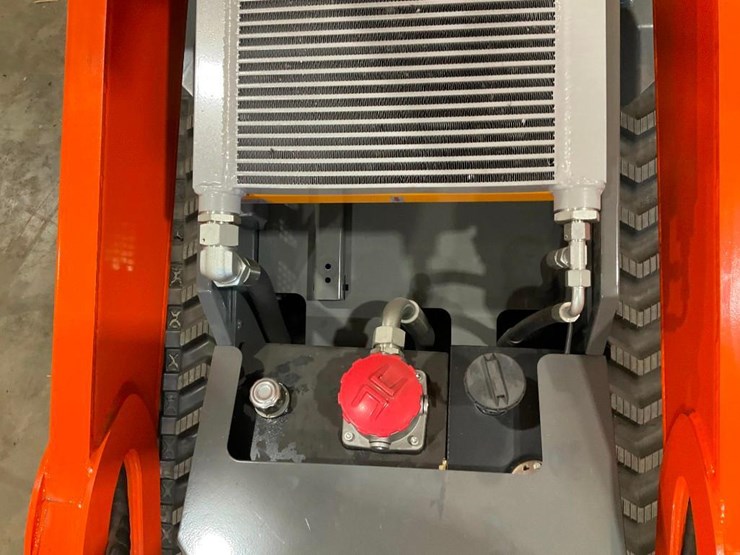 #1010-•-hurricane-hrc600l-mini-skid-steer-loader-image-13