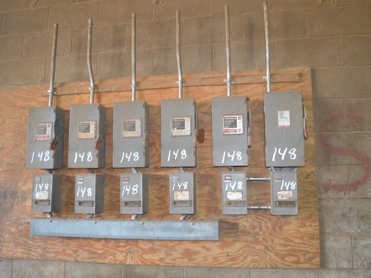cutler-hammer-electrical-panel-w/-2-size-0-starter-w/-8-size-1-starter-w/-6-30-amp-disconnect-image-1