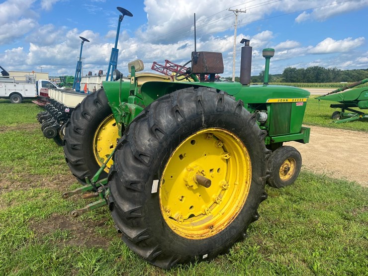 john-deere-3020-image-6