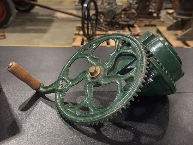 goodell-company-"turntable-'98"-apple-peeler-and-wooden-apple-crate-image-6