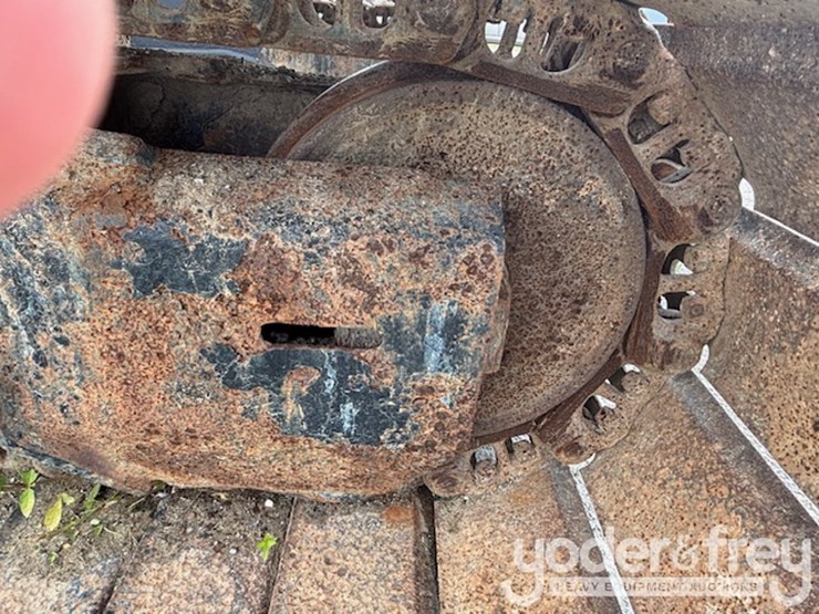2011-deere-250g-lc-image-13
