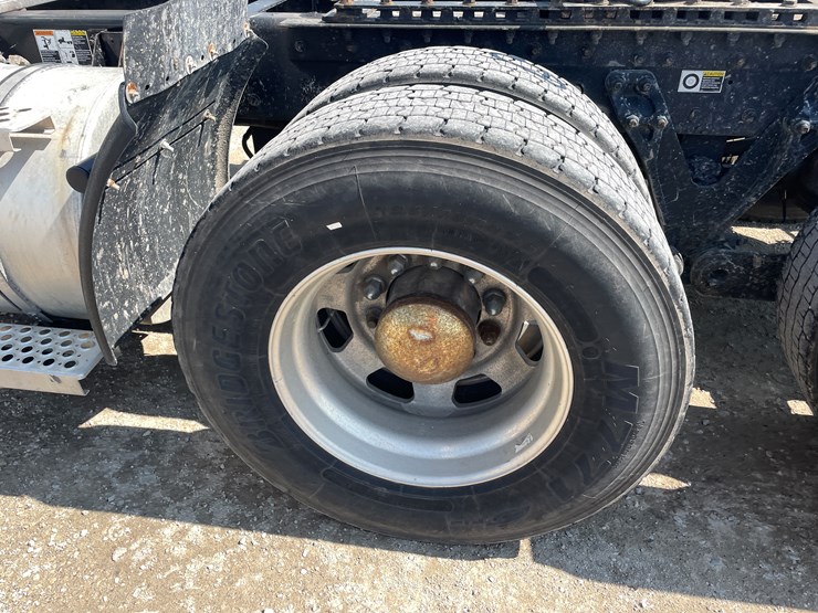 2014-kenworth-t680-image-11