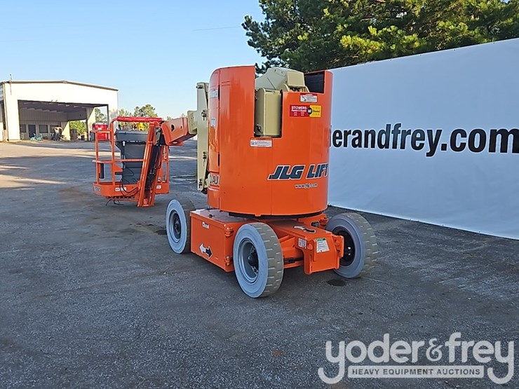 2004-jlg-e300ajp-image-3