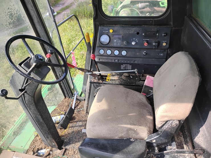 1983-john-deere-8820-image-9