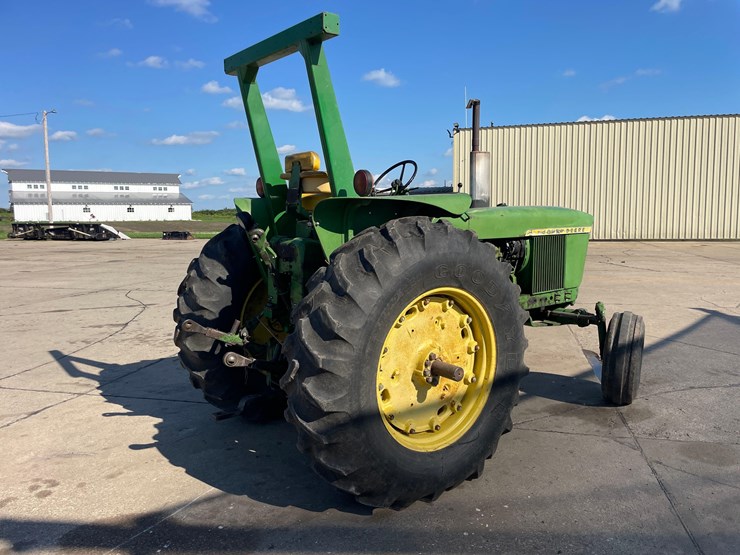 john-deere-3020-image-4
