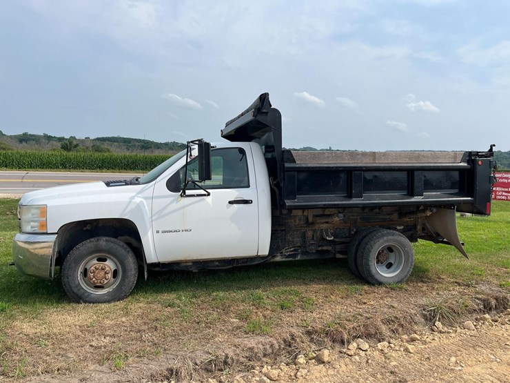 2007-chevrolet-3500-image-3