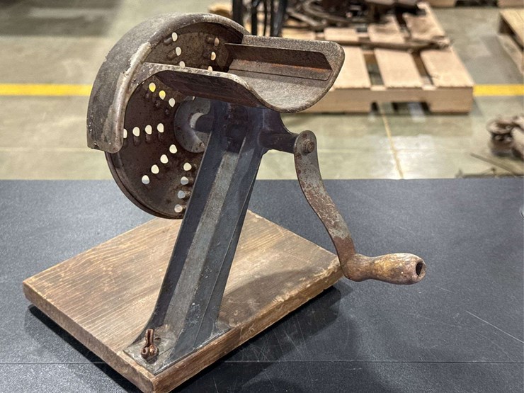 collection-of-cheese-graters-image-18