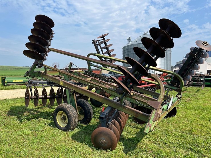 john-deere-230-image-10