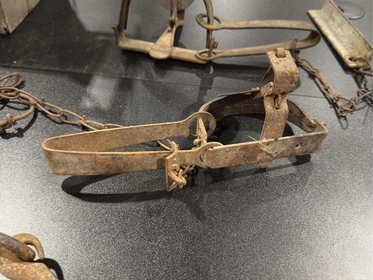 fence-and-trap.-three-traps-and-a-barb-wire-fence-stretcher.-image-9