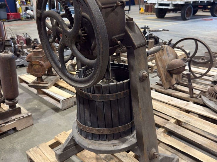 apple-cider-press-image-7