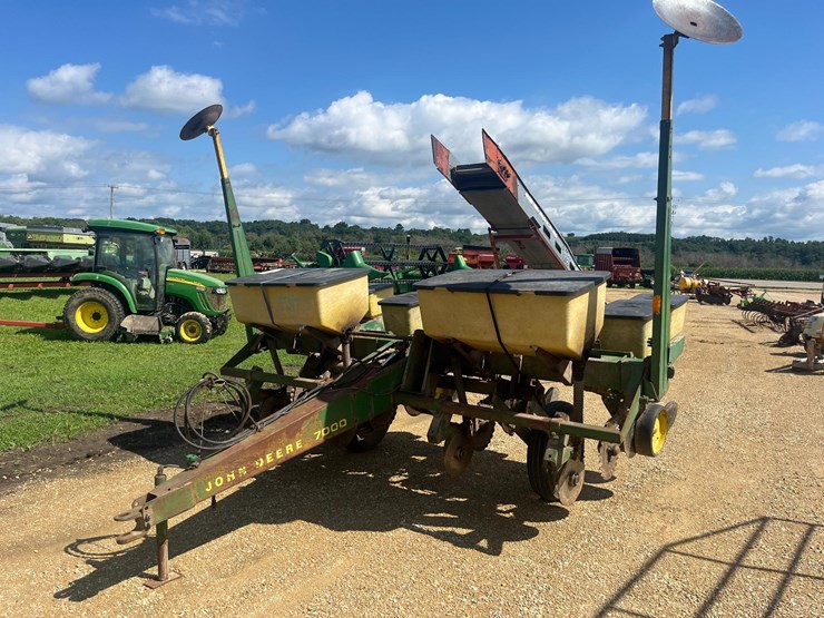 john-deere-7000-image-1
