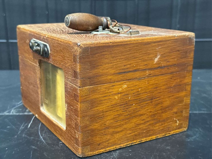 alfred-plasschaert-1920's-pigeon-racing-clock-numbered-0268.-image-8