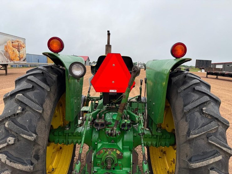 1980-john-deere-2240-image-22