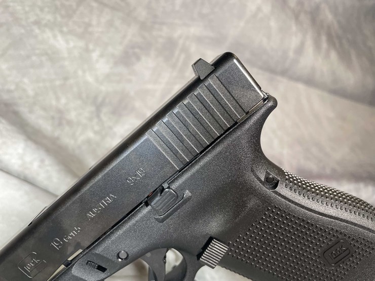 #4544-•-glock-19-gen-5-9mm-luger-semi-auto-pistol,-sn:-cesf245-image-18