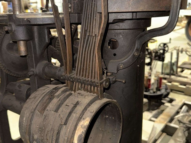 circular-knitting-machine-image-12