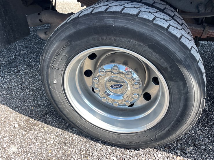 2016-ford-f550-image-13