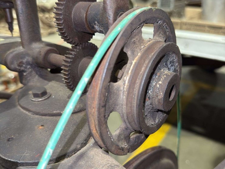 foot-powered-treadle-machine-image-12