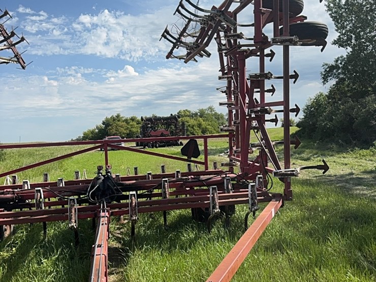 45’-wil-rich-field-cultivator-with-complete-walking-tandems-and-harrows-image-7