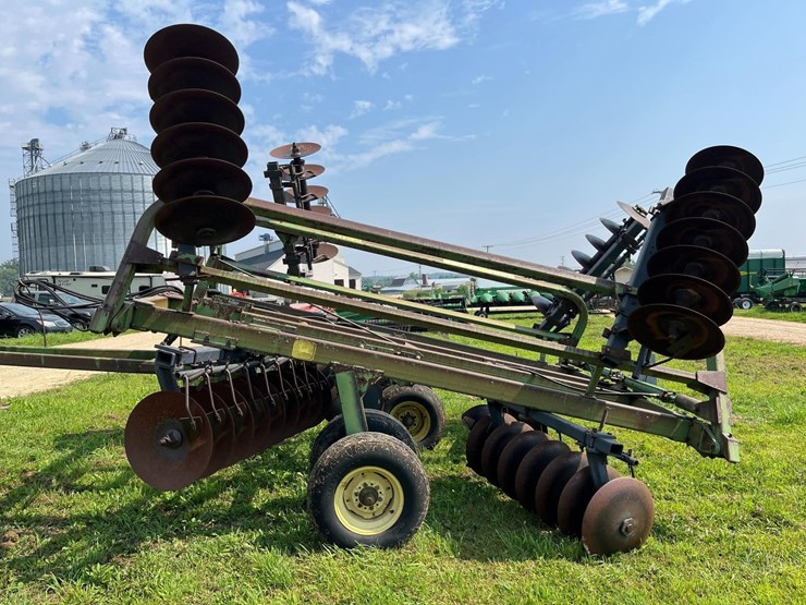 john-deere-230-image-9