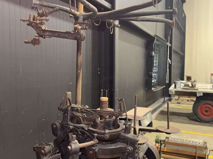 circular-knitting-machine-image-59