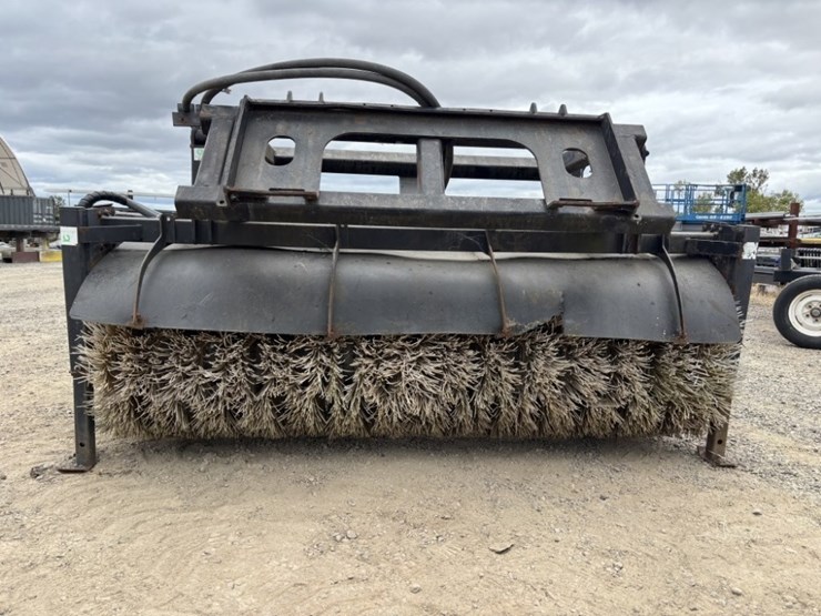 caterpillar-bp22-pickup-broom-image-5