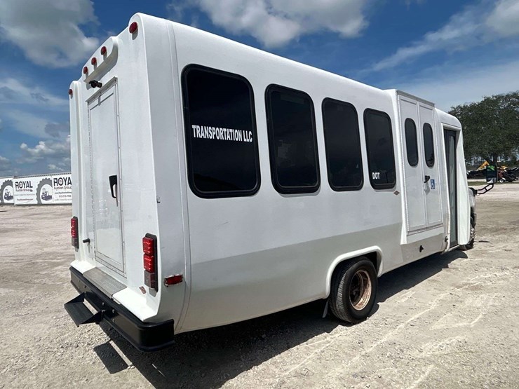 2019-ford-e450-image-3