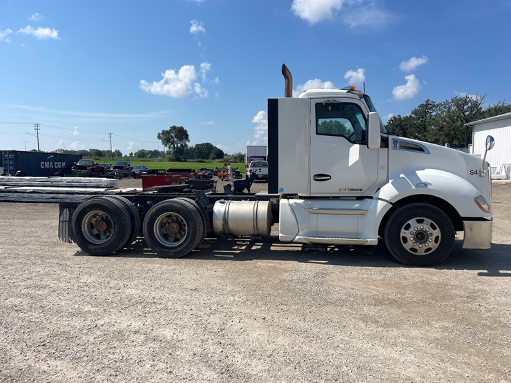 2014-kenworth-t680-image-4