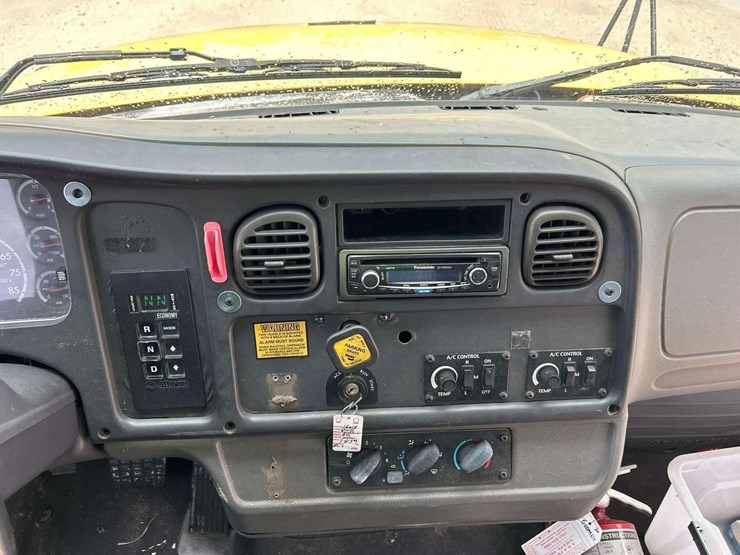 2008-freightliner-b2-image-16