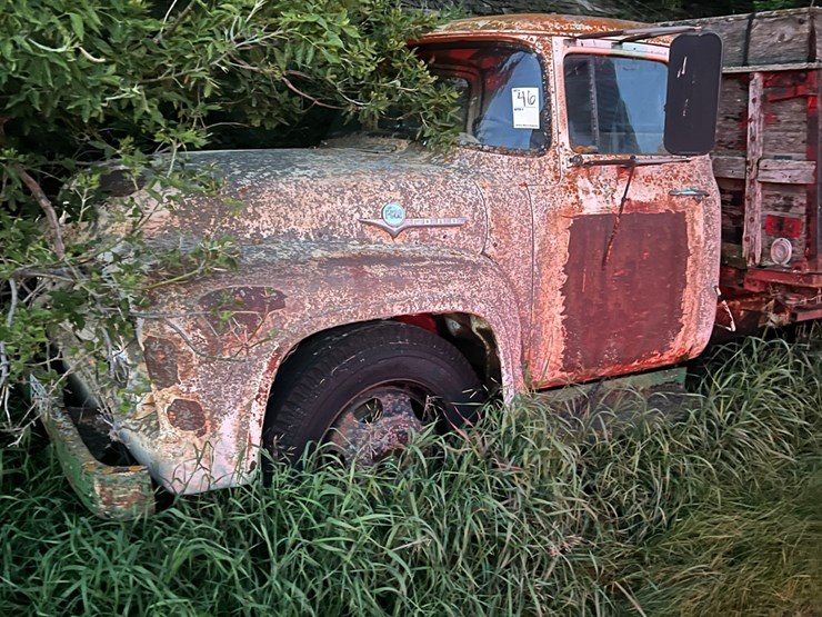 1956-ford-600-image-4