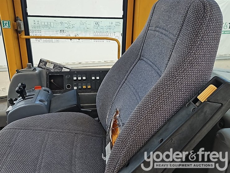 2005-volvo-l90e-image-23
