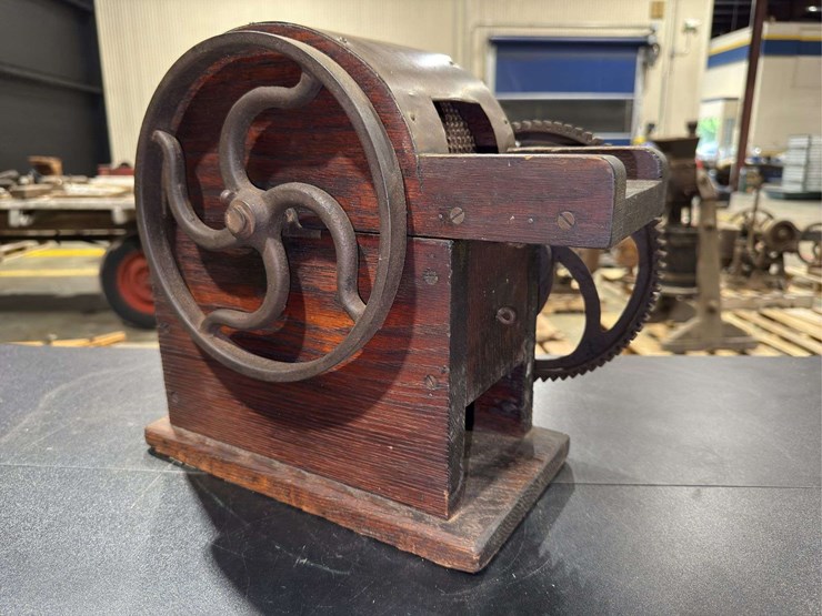 hand-cranked-cotton-gin-image-1