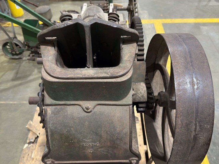 john-deere-two-hole-corn-sheller-image-6