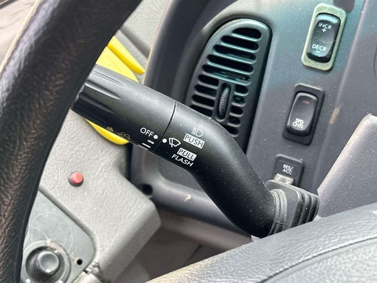 2008-freightliner-b2-image-15