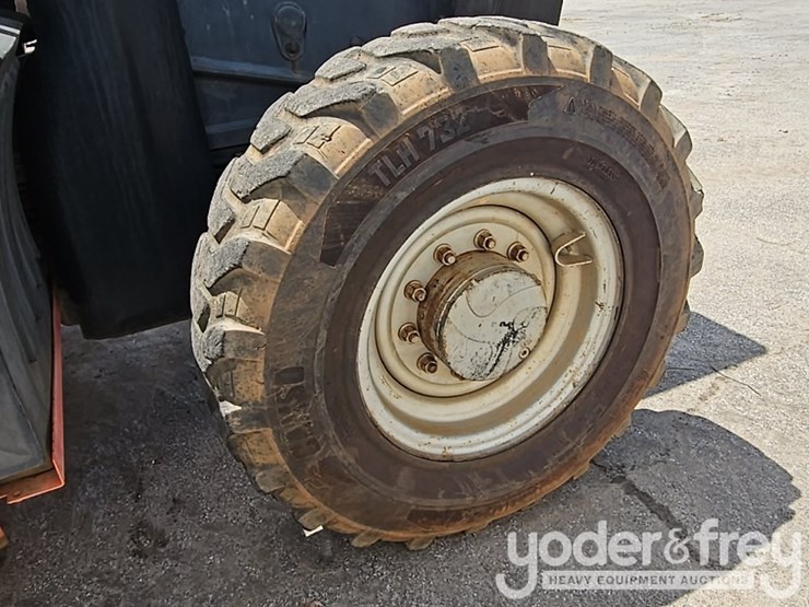 2012-jlg-g9-43a-image-12