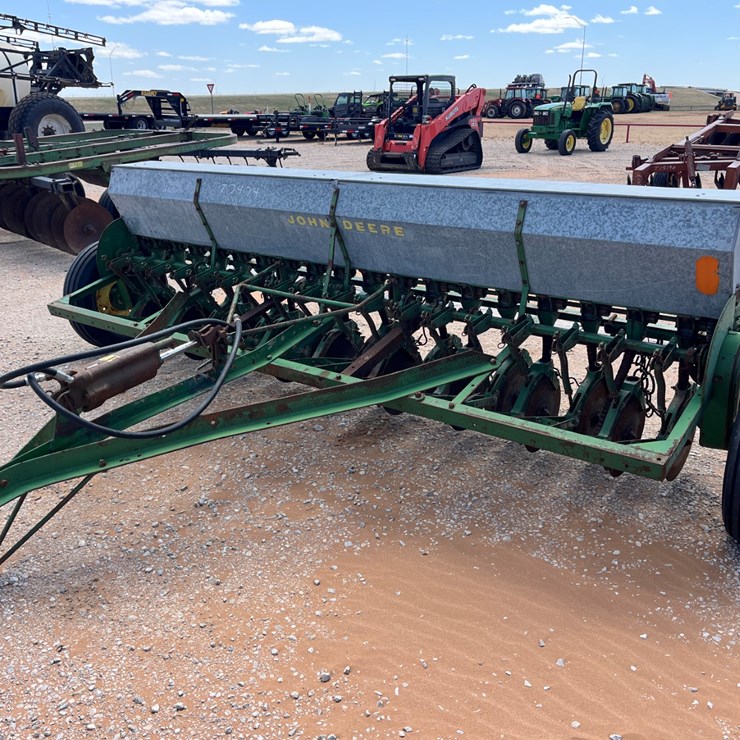 JOHN DEERE B
