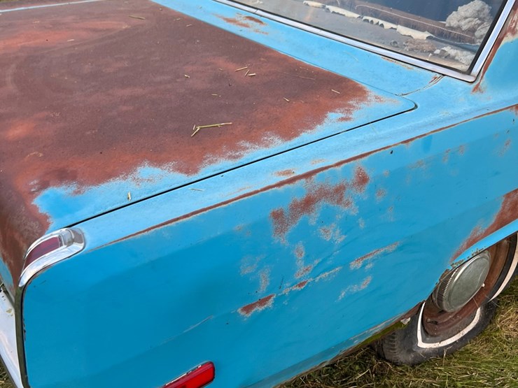 1972-plymouth-valient￼,-slant-six-engine-and-manual-transmission,-glass-is-good,-leaf-springs,-been-sitting-for-a-long-time.-image-60