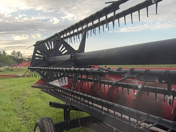 24’-massey-ferguson-soybean-header-image-12