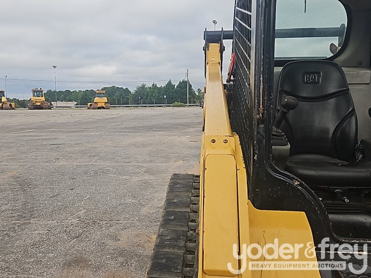 2017-caterpillar-259d-image-17